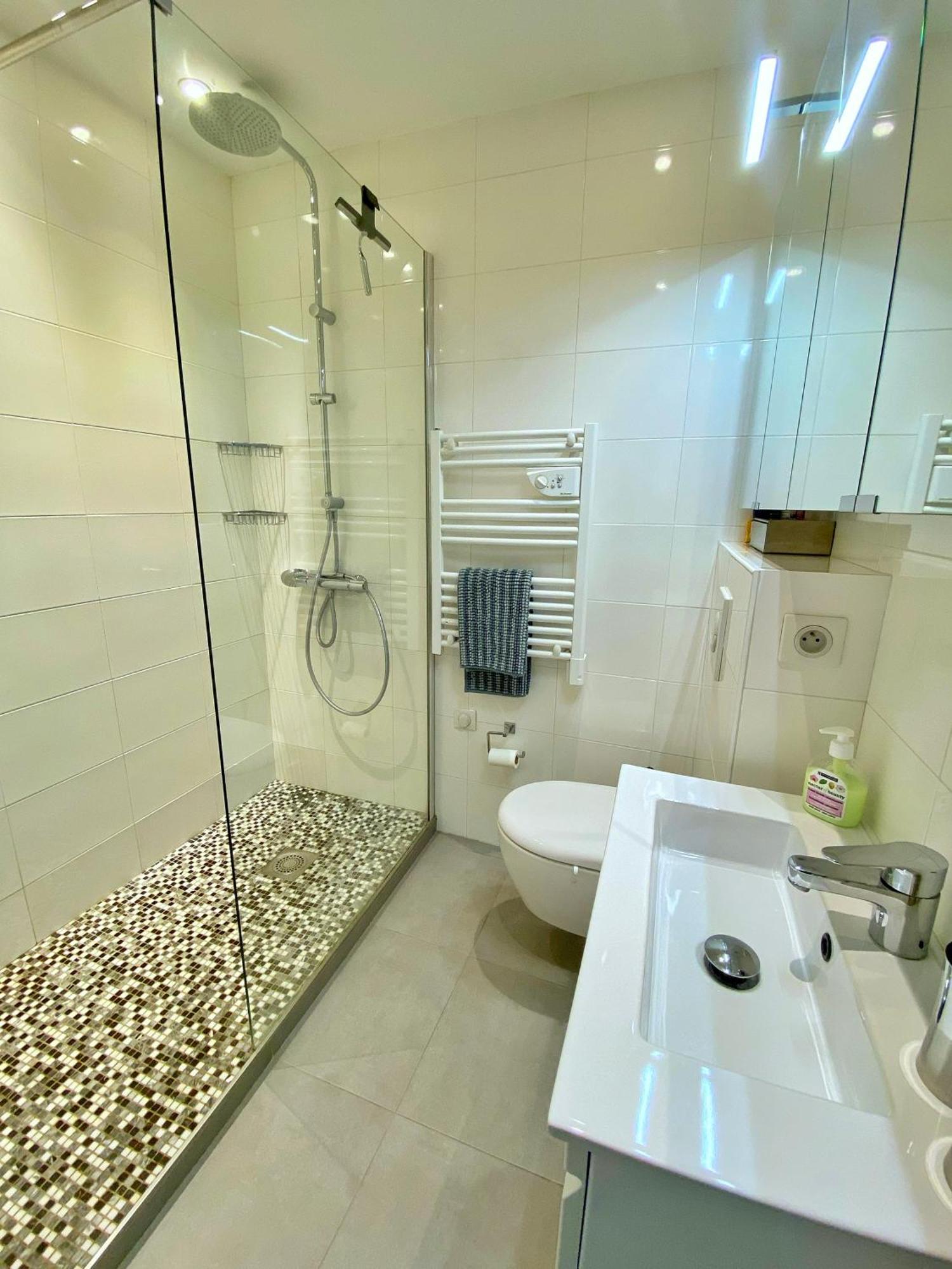 شقة Sea View Studio, Huge Terrace On The 4Th Floor مينتون المظهر الخارجي الصورة